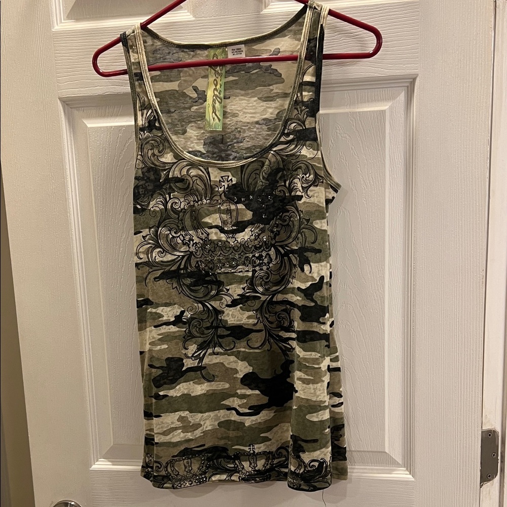 Camo Print Tank Top - Picture 2 of 7
